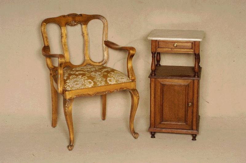 NachtschrÄnkchen, deutsch, um 1905, Korpus Weichholz, Eiche massiv, gute Verarbeitung, freistehende SÄulen, Marmorplatte, z.T. auf Rahmen ...