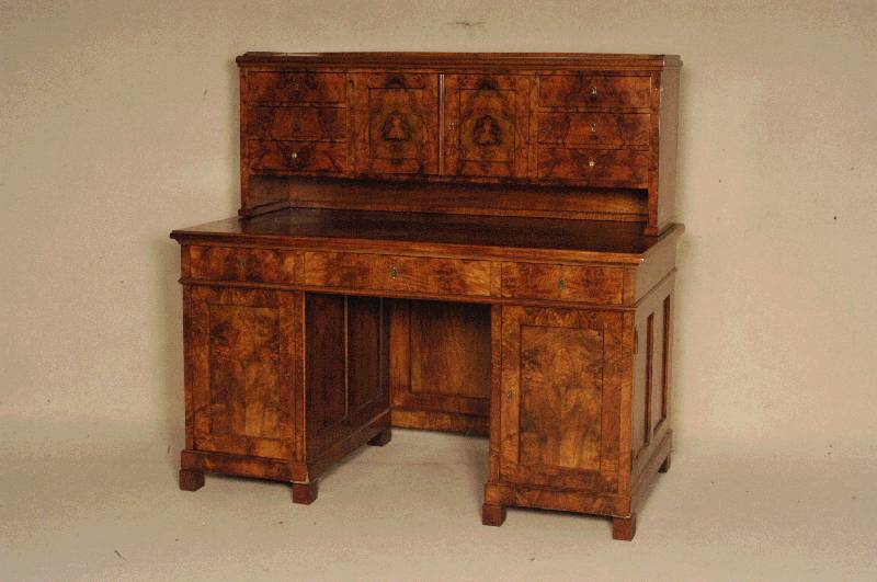 Aufsatzschreibtisch, deutsch/wohl Berlin, um 1860, Korpus Weichholz, auf Rahmen gearbeitet, gespiegeltes Wurzelnußfurnier, sehr schÖnes Bild, ...