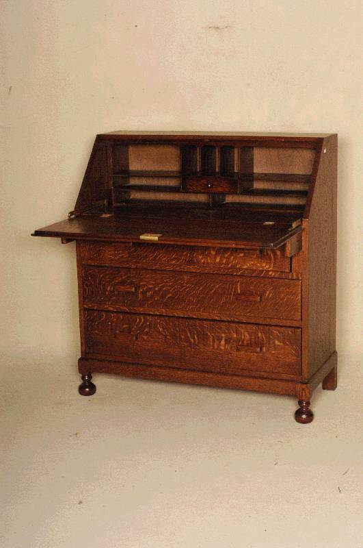SekretÄr, England, um 1910, Eiche massiv, 3 Schubladen, hinter der SchrÄgklappe 1 Schublade und viele FÄcher, restauriert und neu lackiert, ...