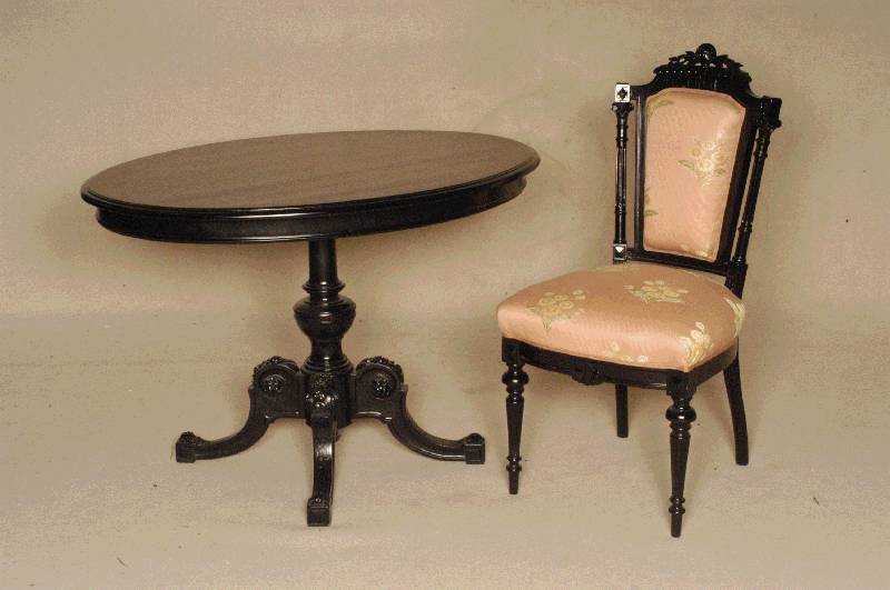 Salongruppe, deutsch, um 1870/80, GrÜnderzeit, betehend aus Tisch und 4 StÜhlen, Korpus Weichholz, Buche massiv, sekundÄr schwarz gelackt, ...