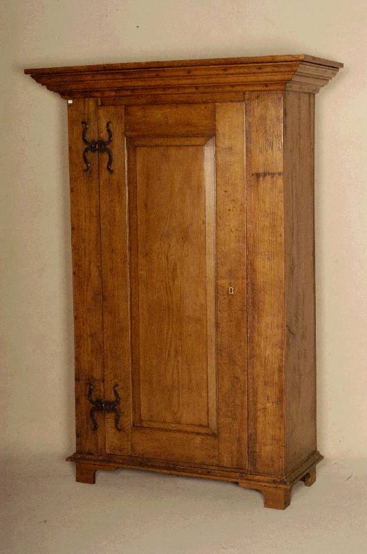 Brotschrank, deutsch/Westfalen, um 1820, Eiche massiv, kassettierte FÜllungen aus dem Vollholz, schÖne Kopfleiste, mehrfach gestuft, Schloß und ...
