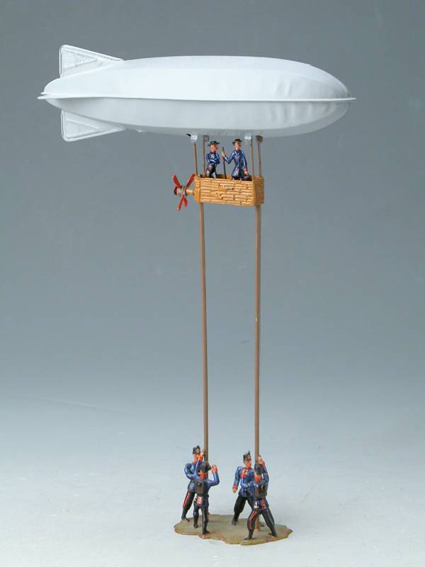 Fesselballon, deutsch, um 1914, Blech, handlackiert, min. rest., bunt staffiert, selten im Angebot, sammelwÜrdig, H. ca. 33 cm, Fassung spÄter