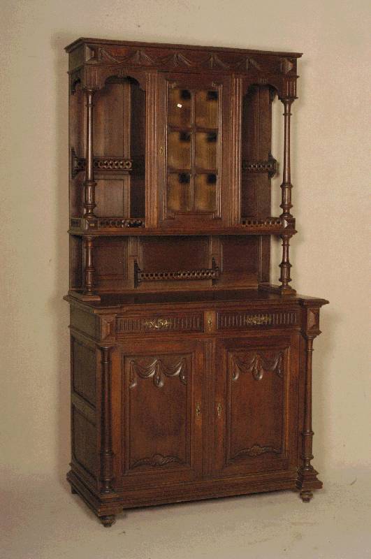 Buffetschrank, Frankreich, um 1900, Eiche massiv, Oberteil mittig mit Vitrinenteil, 6 -fach facettierte GlaseinsÄtze, seitlich jeweils zwei ...