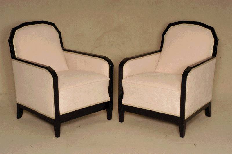 Paar ArtDeco-Sessel, Frankreich, um 1920, Hartholz schwarz glÄnzend gefaßt, in traditionell handwerklicher Art grundlegend neu aufgepolstert, ...