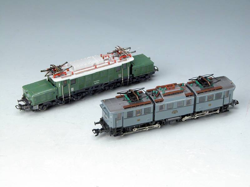 E-Lok, MÄrklin, 60er Jahre, Spur HO, Guß/Metall, MÄrklin -Nr. 3322, Betr.-Nr. 194091-5, BR 194, vitrinengepflegt, lt. Einl. funktionsfÄhig, im ...
