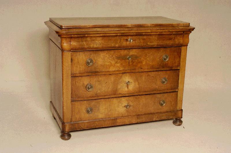 SpÄtbiedermeierkommode, deutsch, um 1850/60, Korpus Weichholz, Wurzelnußfurnier, doppelt gespiegelt, senkrecht und waagrecht spiegelbildlich ...