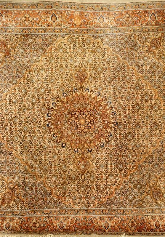 Mud, Persien, ca. 30 Jahre, Wolle auf Baumwolle, ca. 271 x 262 cm, SchÄtzwert: 2200.- EURO, EHZ: 3.