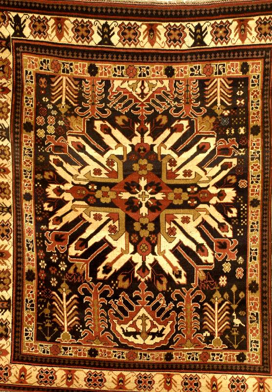 Adler Kazak, Rußland, um 1960, Wolle auf Wolle, ca. 189 x 157 cm, SchÄtzwert: 2800.- EURO, EHZ: 2, MÄchtiges Adler-Medaillon in ein em Dunklem ...