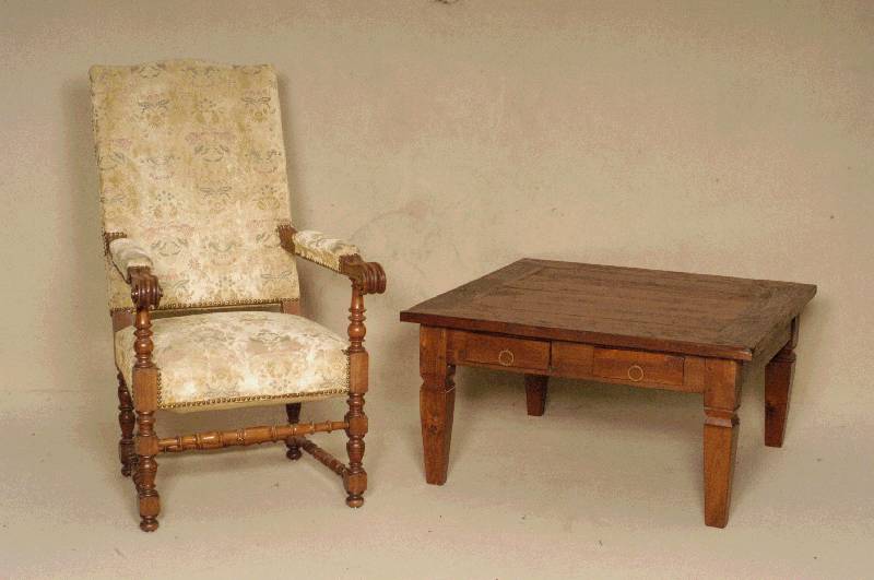 Couchtisch, nach englischem Vorbild, Teakholz massiv, 2 kleine Schubladen, sehr stabil, Gebrauchsspuren, wohnfertig, ca. 52x100x100 cm