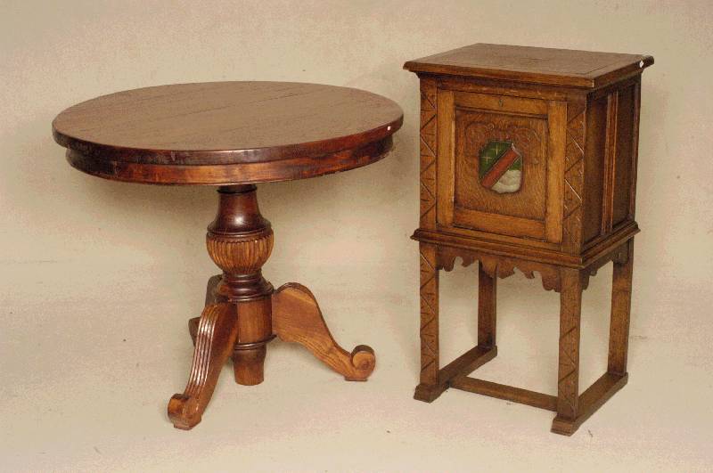 Tisch, nach englischem Vorbild, Teakholz massiv, 2 Schubladen, sehr stabil, praktisch, Gebrauchsspuren, wohnfertig, H. ca. 77 cm, D. 89 cm