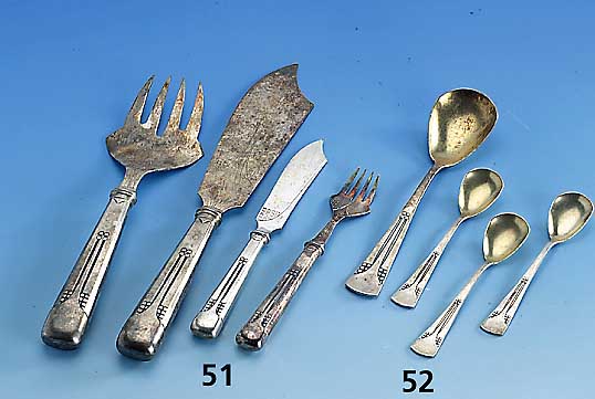 Fischbesteck fÜr 12 Personen, WMF um 1900, Metall versilbert, best. aus: 12 Fischmessern, 12 Fischgabeln und 2-teiliges Fischvorlege- besteck, ...