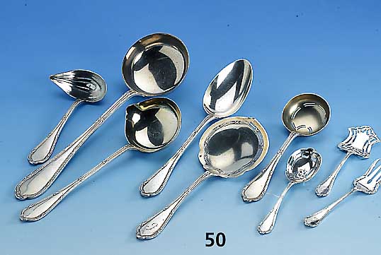 9 Vorlegeteile, Frankreich Paris um 1900, 950er Silber, 815 g, Bes.-Monogr., Meister- marke Coignet, Nachfolger von Plasait, sehr bekannter ...