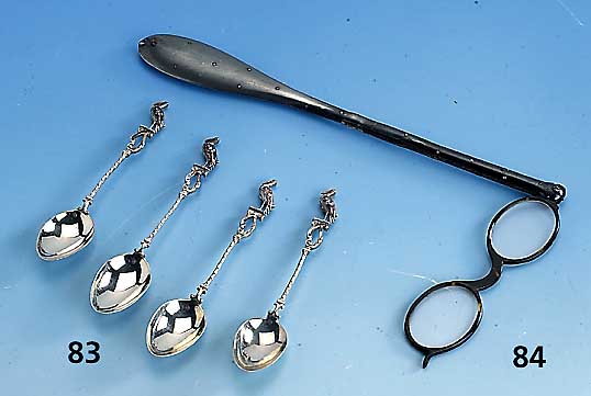 12 KaffeelÖffel, deutsch um 1910, Silber, Griffende in Form eines Storches, vollplastisch, ausgefallen, ca. 130g