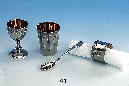 4-teiliges Taufset, 800er Silber, Hanau um 1900, Exportmarke von 1922, best. aus: Eier -becher mit LÖffel, kl. Becher und Servietten- ring, fein ...