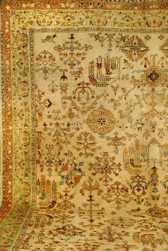 Uschak,TÜrkei,um 1920,Wolle auf Baumwolle ca.542 x 375 cm,SchÄtzwert:8500 EURO EHZ: 3 (2Ecken beschÄdigt).Der schÖne hell farbende Fond ist ...