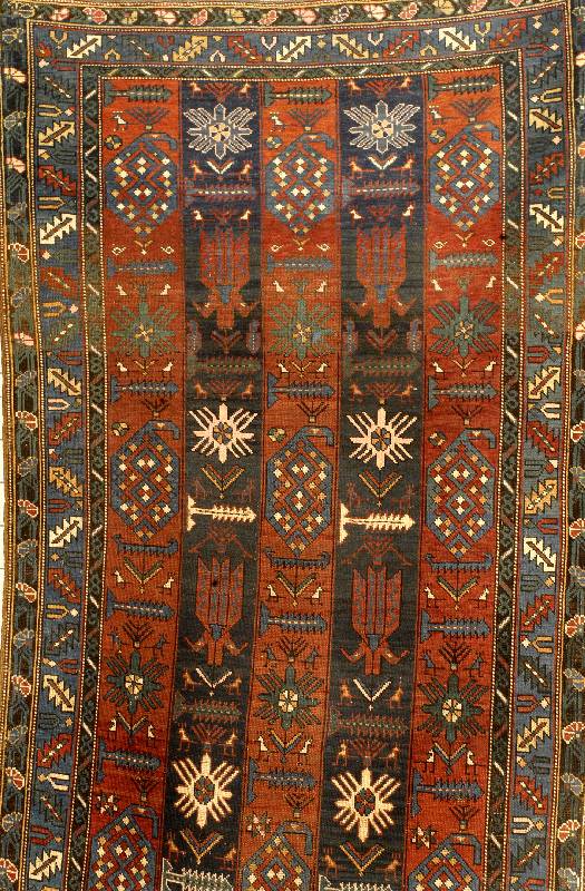 Kazak Antik, Kaukasus, 19. Jahrhundert, Wol le auf Wolle, ca. 331 x 124 cm. SchÄtzwert: 36 00.- EUR, Ehz: 3. ein etwas selteneres Kazak S treifen ...