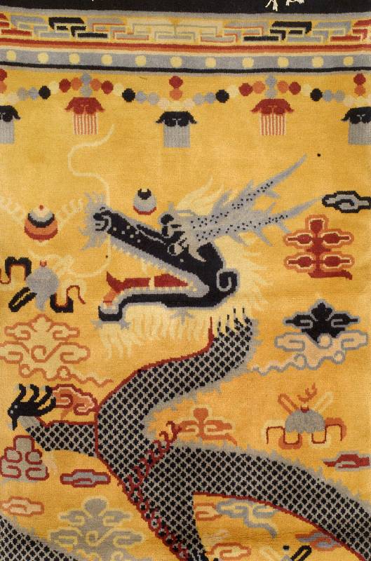 Säulenteppich, China, ca. 1940 Jahre, Wolle auf Baumwolle, ca. 242 x 92 cm, Schätzwert: 2800.- EURO, EHZ: 2, guter Zustand. (Drachen-T eppich)