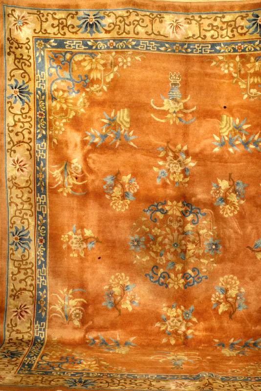 China, ca. 60 Jahre, Wolle auf Baumwolle, ca. 358 x 270 cm, SchÄtzwert: 3500.- EURO, EHZ: 4, glanzreiche Wolle, Typische Chinesisch e floral ...