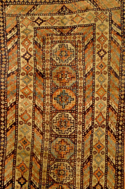 Moghan, Russland, um 1920, Wolle auf Wolle, ca. 322 x 135 cm, Schätzwert: 2500.- EURO, EHZ: 2-3.