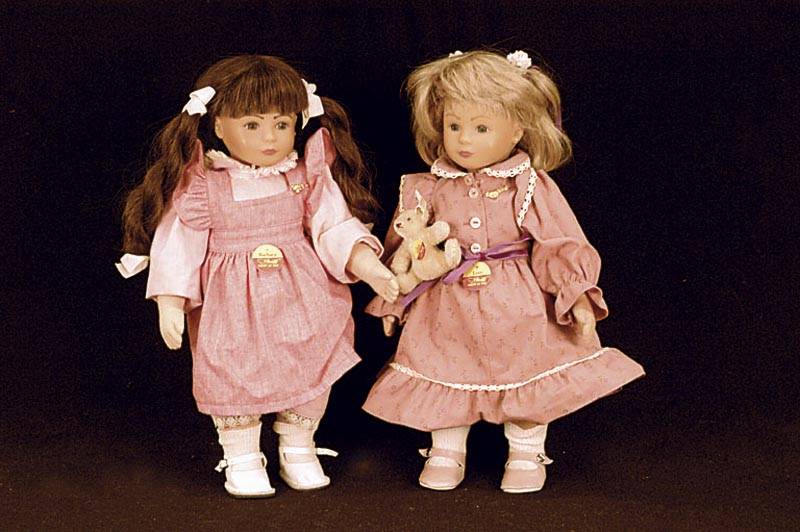 Steiff-Puppe, "Barbara", 1988-90, orig. Kleidung, unbespielt, H. ca. 42 cm, selten, sammelwÜrdig, mit orig. Etikett und Steiff -Brosche