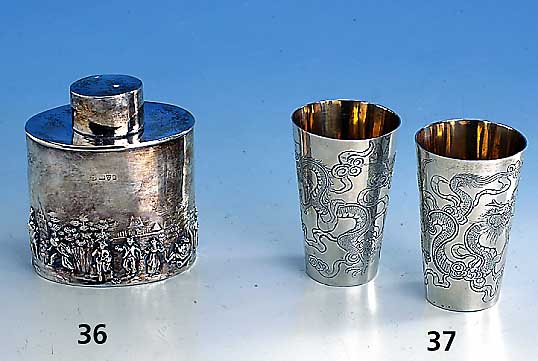 2 Becher, Shanghai um 1900, grav. GlÜcks- drachen mit Perle, Innenvergoldung, fÜr den europ. Markt, H. 8.5 cm