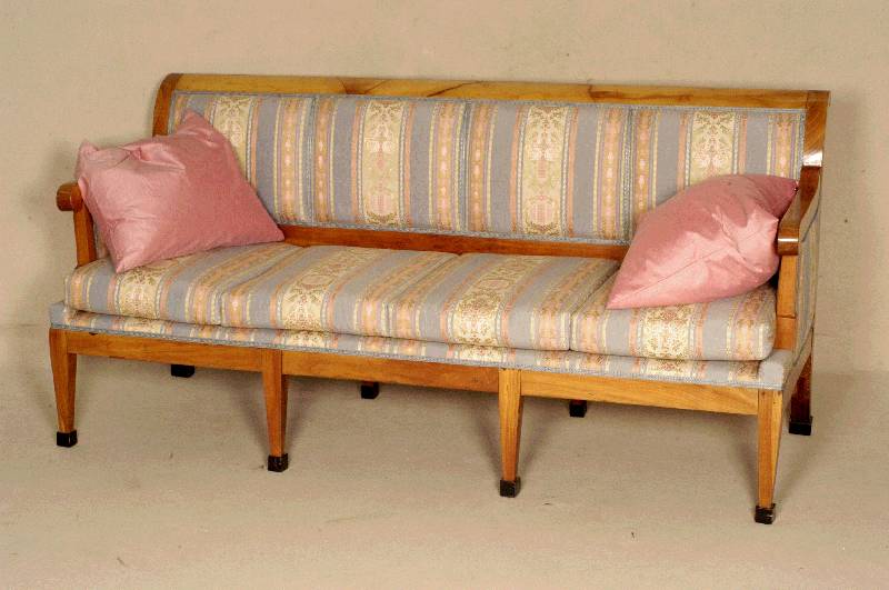 Biedermeiercouchbank, sÜddeutsch, um 1825/35 , Kirschbaum und Birne massiv, Polsterung meisterlich erneuert, lose Sitzkissen, z.T. original ...