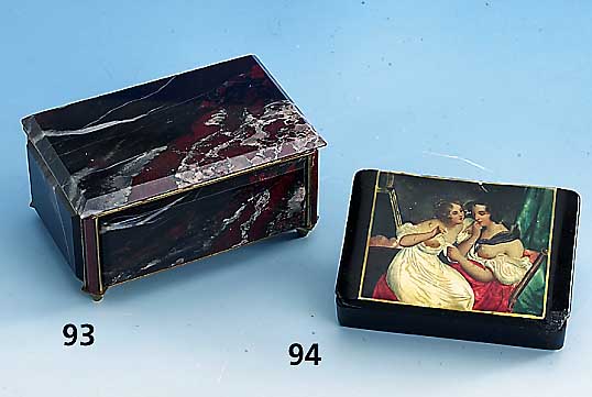 Lackdose, deutsch um 1830/40, Umkreis Stobwasser, Lack z.T. foliert, erot. Darst. zweier Damen, feine Malerei (min. besch.), krakeliert, Deckel ...
