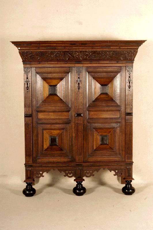 Kissenschrank, Holland, um 1760, Korpus Eiche massiv, Palisanderfurnier, sogenannte Kissen, gut ausgearbeitet, mit aufgesetzten Leisten, massive ...