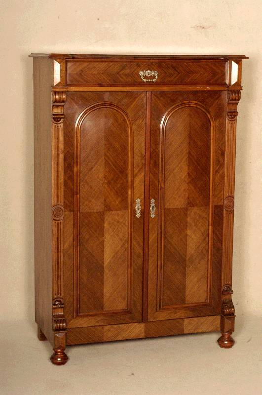 Vertiko, deutsch, um 1880, GrÜnderzeit, Korpus Weichholz, Mahagonifurnier, Lisenen gerillt, in Veluten auslaufend, original gedrechselte ...