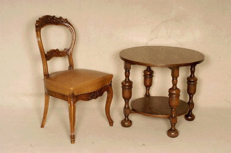 Beistelltisch, Holland, um 1920/30, Eiche massiv, Eichefurnier, Gebrauchsspuren, H. ca. 61 cm, D. 69 cm