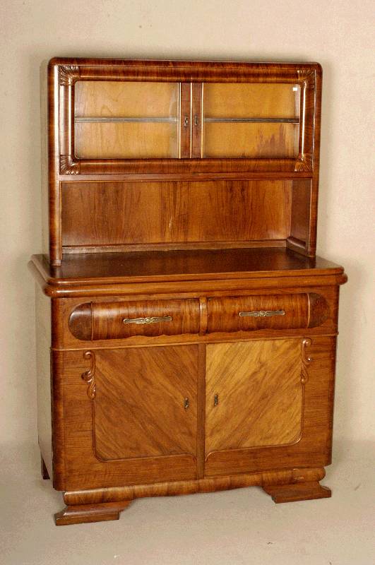 Aufsatzschrank, deutsch, um 1930, ArtDeco, Korpus Weichholz, Nußbaumfurnier, Oberteil verglast, unten 2 TÜren und 2 Schubladen, wohnfertig, ...