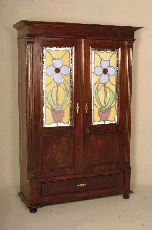 WÄscheschrank, deutsch, um 1895/1900, GrÜnderzeit bzw. Jugendstil, Korpus auf Rahmen gearbeitet, Lindenholz auf Mahagoni gebeizt, Lisenen 4-fach ...