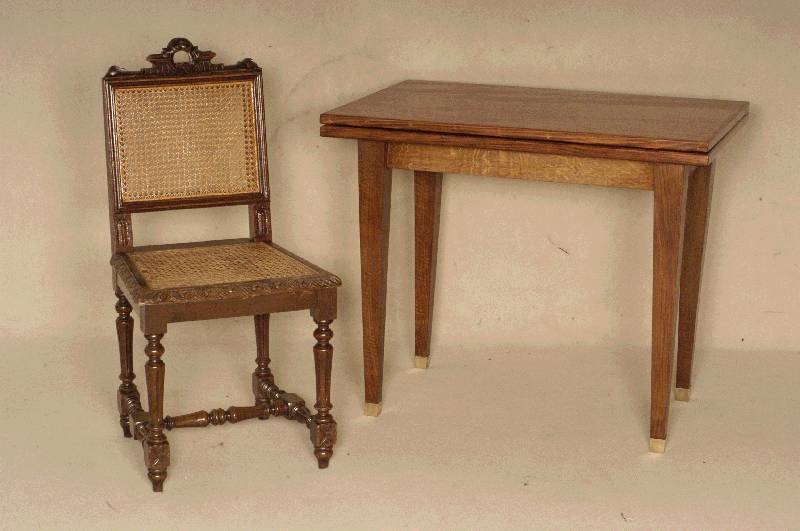 Klapptisch, wohl Frankreich, 30er Jahre, Korpus Weichholz, Palisanderfurnier, Fußschuhe sekundÄr, Platte sekundÄr, auslegbar, praktisch, auch ...
