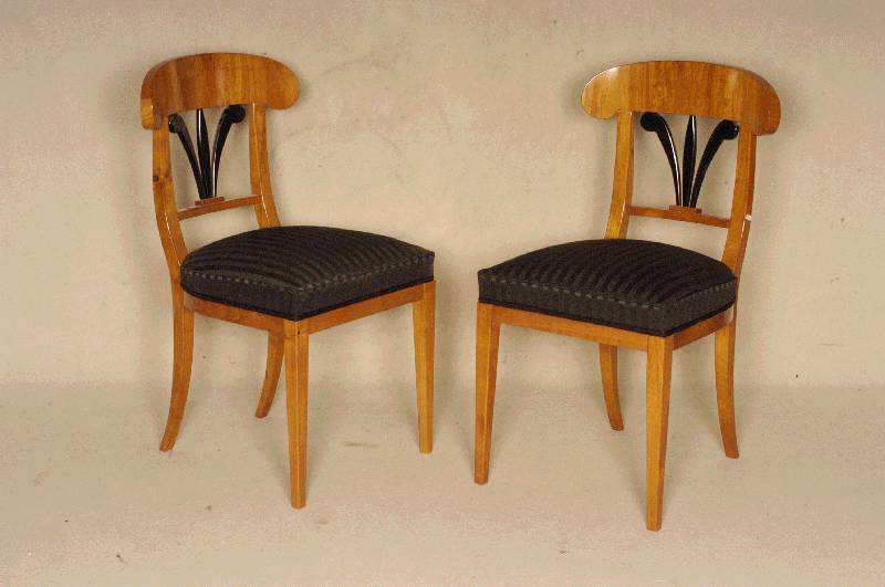 6 SchaufelstÜhle, nach Wiener Vorbild von 1810, Kirschbaum massiv bzw. dickes Furnier, RÜckensprossen geschwÄrzt, Polster und Bezug neu, ...