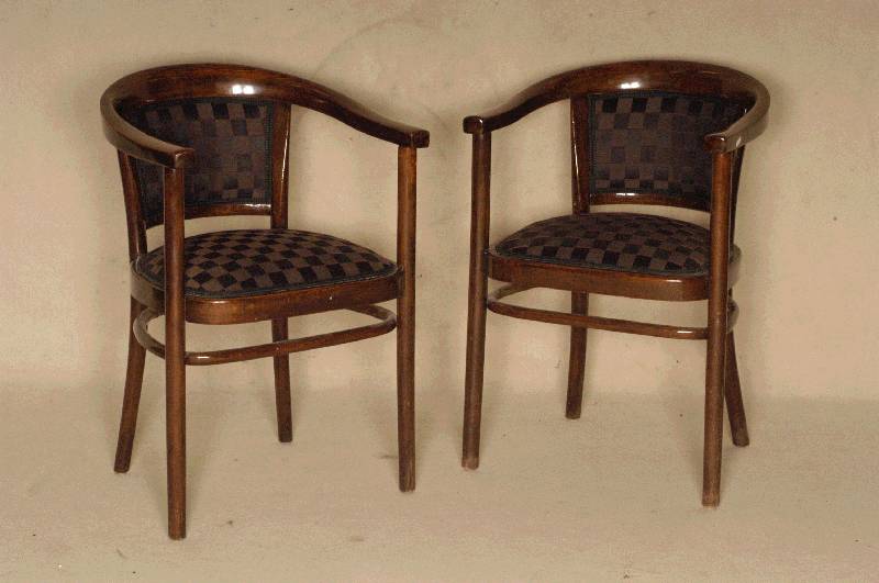 2 ArmlehnstÜhle, Österreich,um 1900/05, Thonet, Bugholz, stiltypisch, starker Einfluß von Hoffmann, Bezug in der Art der Wiener WerkstÄtten, ...