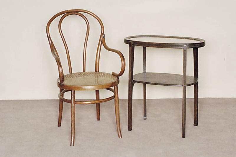 Armlehnstuhl, Ungarn, um 1900/10, im Stil von Thonet, Bugholz, original Geflecht, ca. 100x56x53 cm, Sh. 48 cm, St. 50 cm
