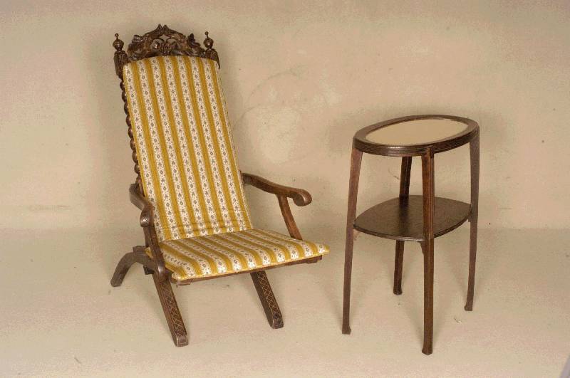 Stuhl, um 1890, Buche massiv, geschnitzt, lose Kissen, Mohairbezug, ca. 112x58x96 cm, Sh. 37 cm, St. 44 cm