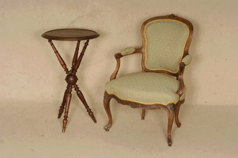 Blumentisch, deutsch, um 1890, Buche massiv, reich gedrechselt, H. ca. 77 cm, D. ca. 44 cm