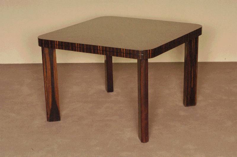 Clubtisch, Frankreich, um 1935, Palisanderfurnier, geometrisch angeordnet, BeinsÄulen zentral angeordnet, typisch fÜr Pariser MÖbel der ...