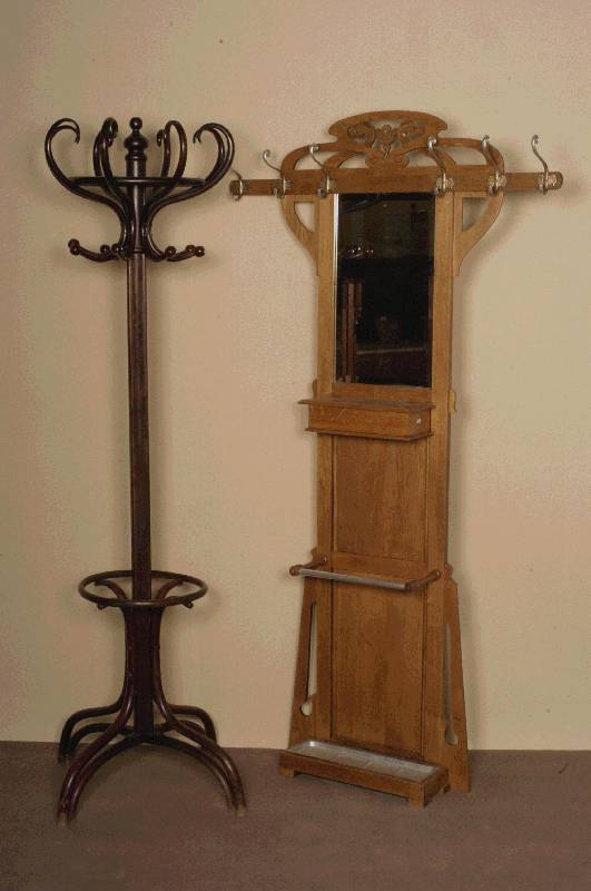 Garderobe, deutsch, um 1910/12, Eiche massiv, stiltypische Durchbrucharbeit, 6 AufhÄngehaken, diese wohl sekundÄr, mit Handschuhfach und ...