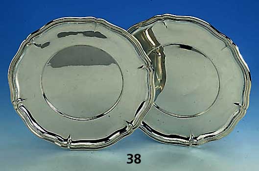 2 Platzteller, 835er Silber, deutsch, Gebr. KÜhn/SchwÄbisch GmÜnd, total ca. 890 g, D. ca. 28 cm, Wellenranddekor