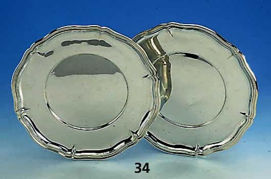 2 Platzteller, 835er Silber, deutsch, Gebr. KÜhn/SchwÄbisch GmÜnd, total ca. 890 g, D. ca. 28 cm, Wellenranddekor