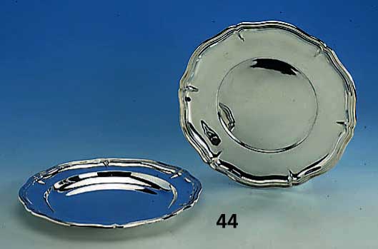 2 Platzteller, 835er Silber, deutsch, Gebr. KÜhn/SchwÄbisch GmÜnd, total ca. 890 g, D. ca. 28 cm, Wellenranddekor