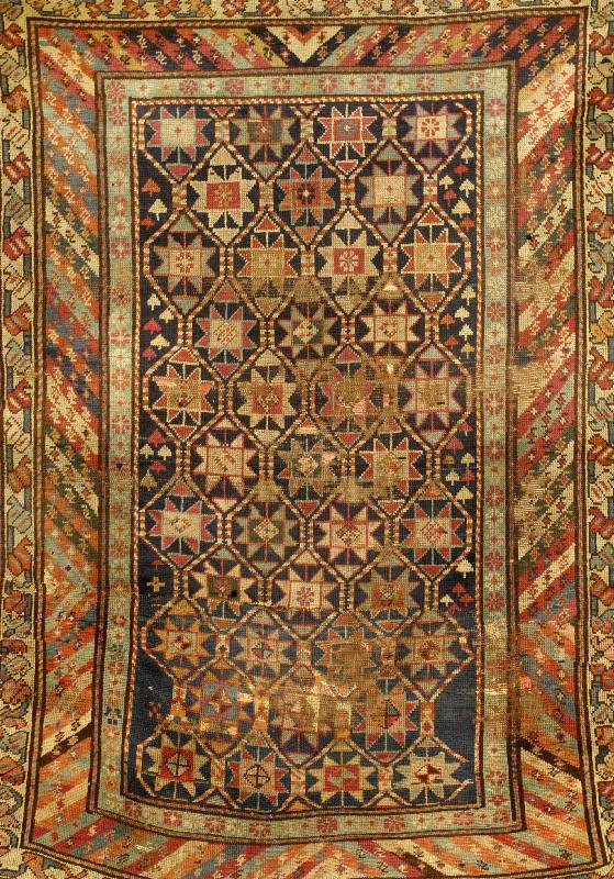 Shirwan, Kaukasus, um 1870, Wolle auf Wolle, ca. 154 x 112 cm, Schätzwert: 2400.- EURO, EHZ: 5. Innenfeld Sternornamente in Dunk elblauen fond, ...