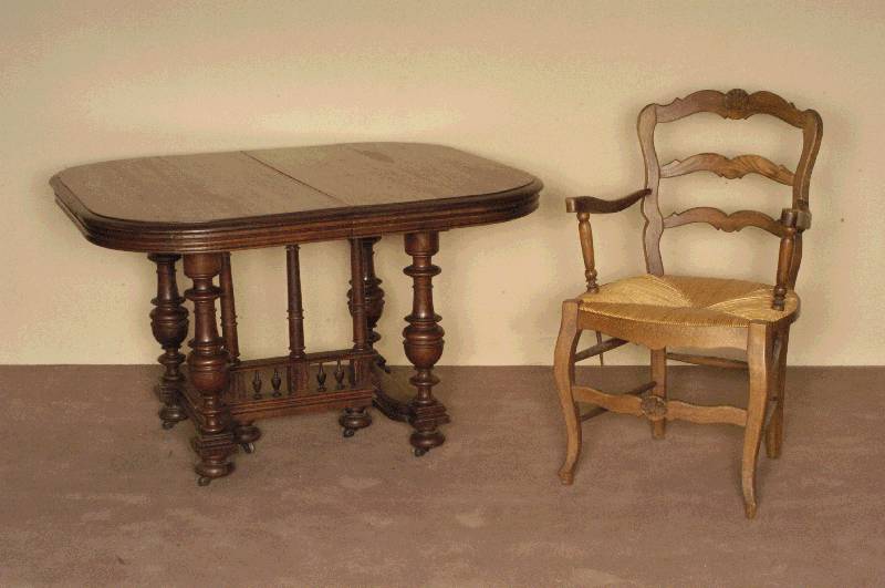 Armlehnstuhl, deutsch um 1960, Weichholz braun gebiezt, SitzflÄche mit Binsengeflecht, sparsame Schnitzerei, MÖbel in der Art der Worpswede, ca. ...