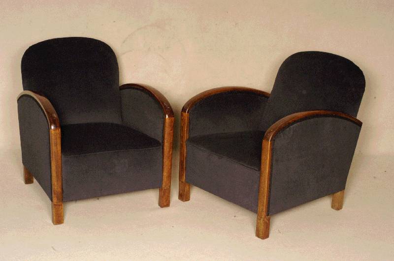 Paar ArtDeco-Sessel, Frankreich, um 1920, Velour allseitig bezogen, Stoff neu, Armlehnen Holz lackiert, ca. 79x63x80 cm, Sh. 37 cm, St. 51 cm