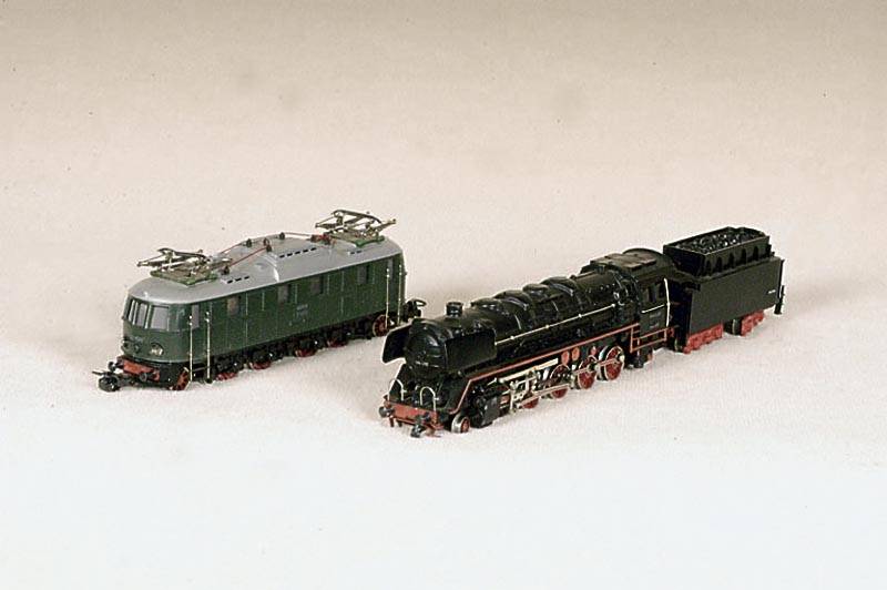 Lok mit Tender, MÄrklin, 50er/60er Jahre, Spur HO, Metall, Nr. GN 800, Betr.-Nr. 44690, lt. Einl. funktionsfÄhig, l. bespielt, im orig. Karton, ...