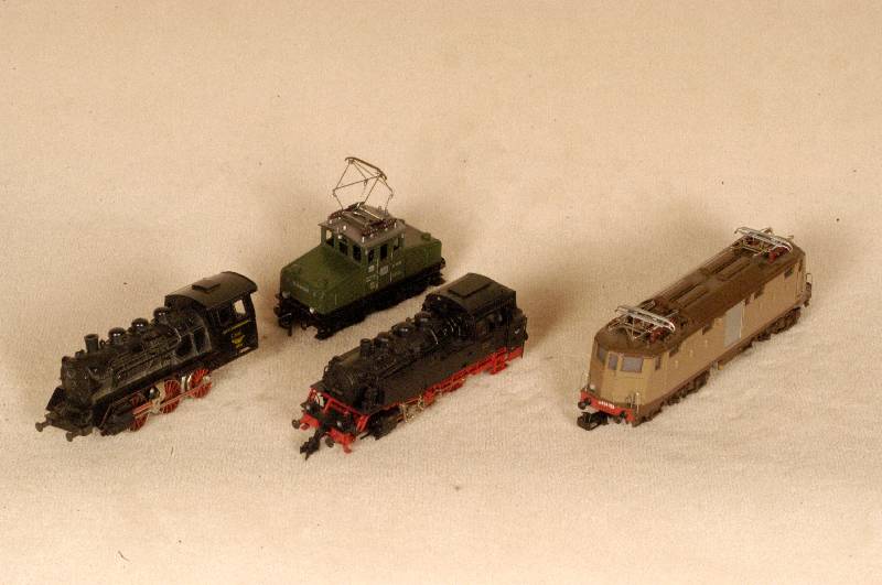 Italienische Elektrische Lokomotive, MÄrklin, 60er Jahre, Spur HO, Nr. 3035, Betr.-Nr. E 424103, lt. Einl. funktionsfÄhig, l. bespielt, ...