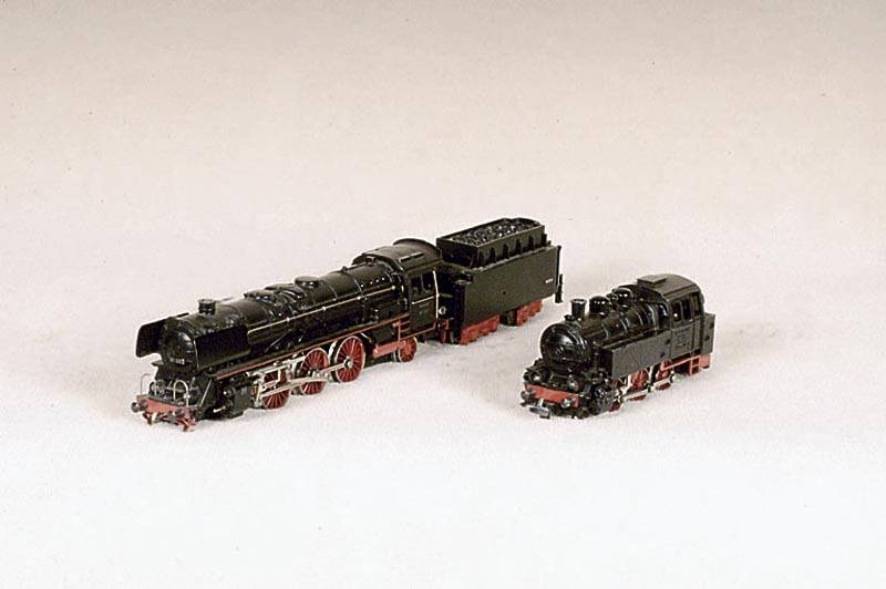 Lok mit Tender, MÄrklin, 50er/60er Jahre, Spur HO, Metall, Nr. F 800, Betr.-Nr. 01097, lt. Einl. funktionsfÄhig, im orig. Karton, l. bespielt, ...