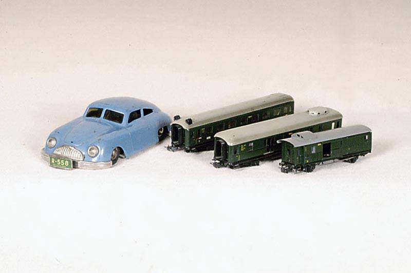 Konvolut Personenwagen, MÄrklin, wohl 50er Jahre, Spur HO, Blech, DSG Speisewagen Nr. 3462, Personenwagen 3464 u. 3461/B, GepÄckwagen 3461, ...